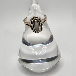 VERY pretty MOP, Mother of Pearl Sterling Silver Women's Ring!  Size 7. Thailand